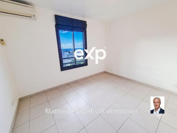 Saint-Denis / Bellepierre / à 2 pas du C.H.U. / Appartement T2 de 61 m2 utiles incluant 50 m2 habitables (environ) et une Varangue de 11 m2 avec vue dégagée + 1 Parking