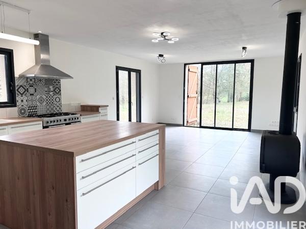 Location maison 4 pièces 121 m² Bézenet