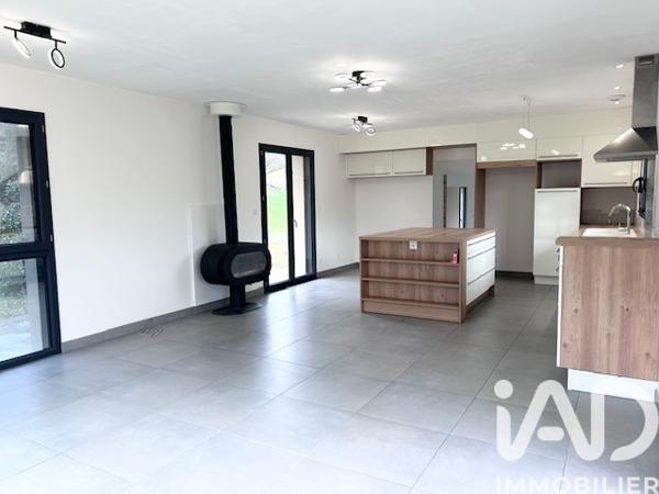 Location maison 4 pièces 121 m² Bézenet