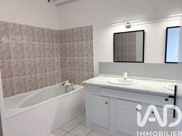 Location maison 4 pièces 121 m² Bézenet