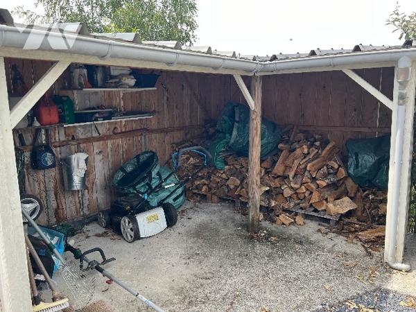 Maison récente de 158 m² habitables avec garage, jardin de 948 m² et vues sur les Pyrénées.