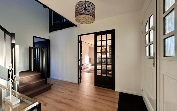 Maison à vendre    9 pièces •  Mennecy