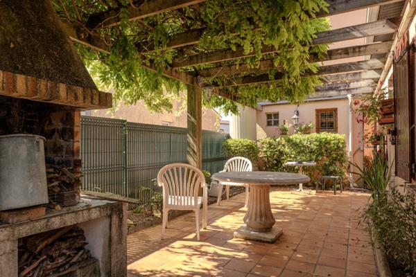 Maison
         6 pièces
        - 120 m² Exclusivité 500 000 € *