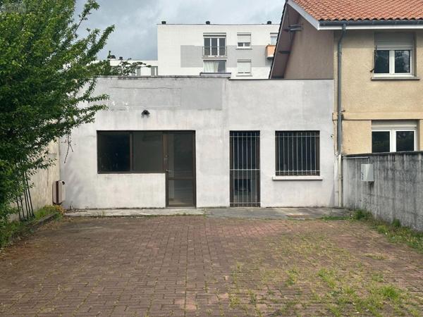 Local professionnel à louer à Pessac en Gironde (33600), ref : 147/736   
Saige