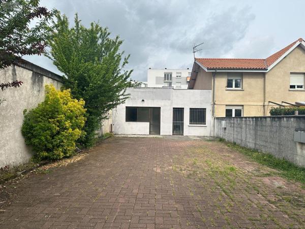 Local professionnel à louer à Pessac en Gironde (33600), ref : 147/736   
Saige