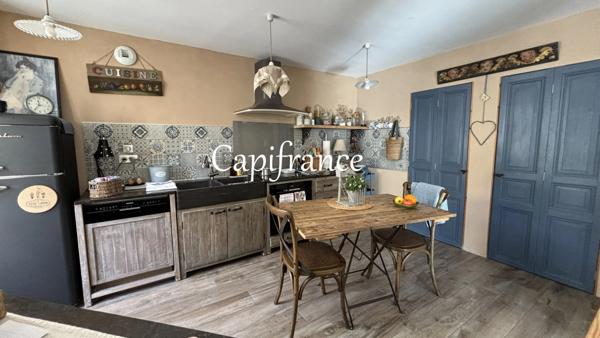 Maison bourgeoise à vendre 5 pièces au coeur de SAINT SAVINIEN (17) - 2 chambres - terrasse et jardin + dépendance