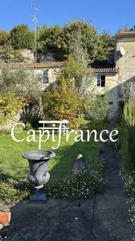Maison bourgeoise à vendre 5 pièces au coeur de SAINT SAVINIEN (17) - 2 chambres - terrasse et jardin + dépendance