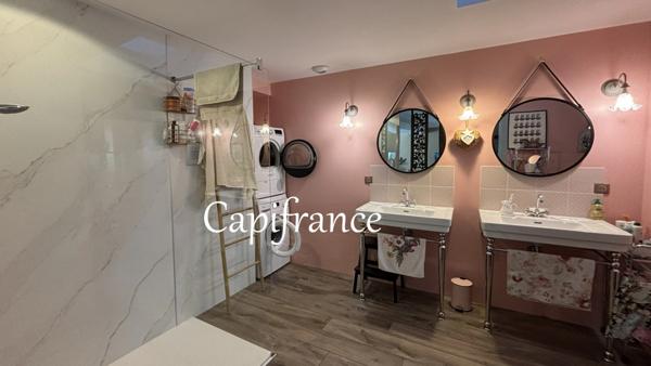 Maison bourgeoise à vendre 5 pièces au coeur de SAINT SAVINIEN (17) - 2 chambres - terrasse et jardin + dépendance