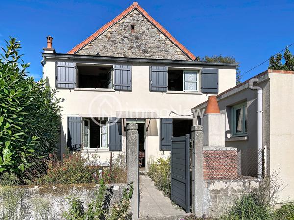 MAISON AVEC TERRAIN CONSTRUCTIBLE ET BATIMENT À RÉNOVER – CHAMPEAUX 50530