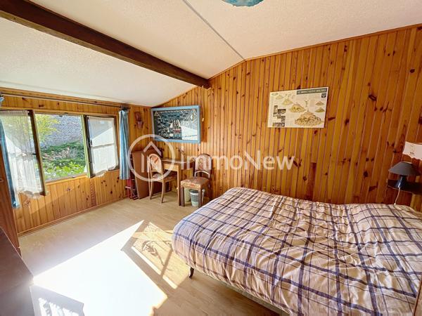 MAISON AVEC TERRAIN CONSTRUCTIBLE ET BATIMENT À RÉNOVER – CHAMPEAUX 50530