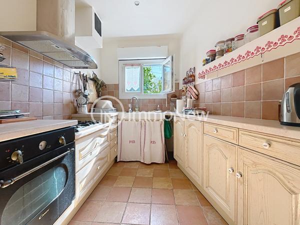 MAISON AVEC TERRAIN CONSTRUCTIBLE ET BATIMENT À RÉNOVER – CHAMPEAUX 50530