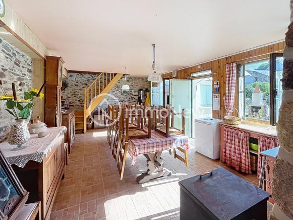 MAISON AVEC TERRAIN CONSTRUCTIBLE ET BATIMENT À RÉNOVER – CHAMPEAUX 50530