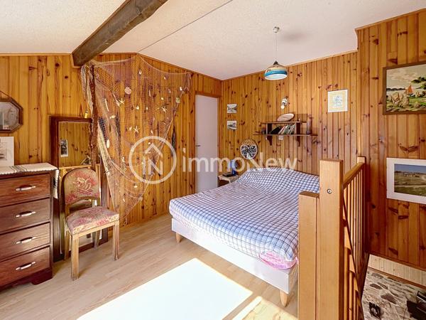 MAISON AVEC TERRAIN CONSTRUCTIBLE ET BATIMENT À RÉNOVER – CHAMPEAUX 50530