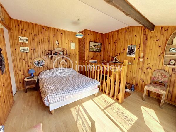 MAISON AVEC TERRAIN CONSTRUCTIBLE ET BATIMENT À RÉNOVER – CHAMPEAUX 50530