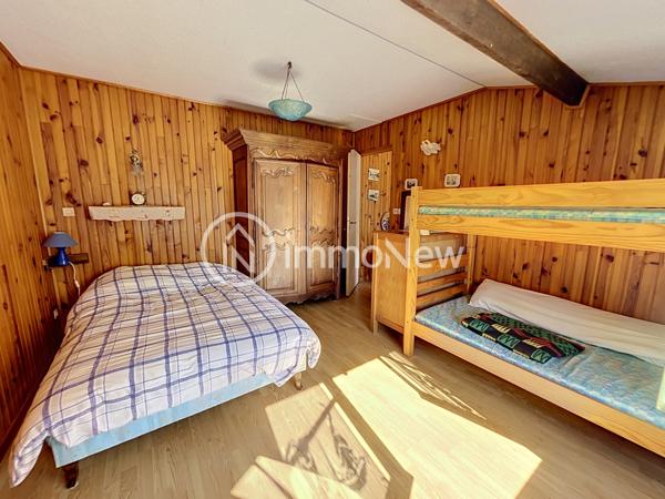 MAISON AVEC TERRAIN CONSTRUCTIBLE ET BATIMENT À RÉNOVER – CHAMPEAUX 50530