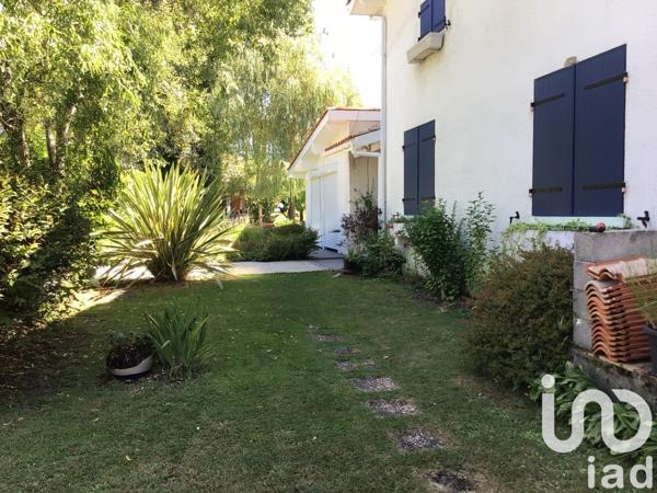 Maison traditionnelle 5 pièces de 159 m² à Le Pian-Médoc (33290)