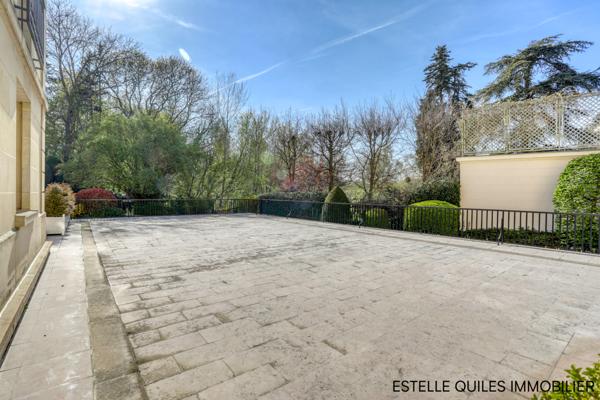 Versailles (78000) VERSAILLES NOTRE DAME ERMITAGE. Appartement de réception 185m2 env avec terrasse vue parc