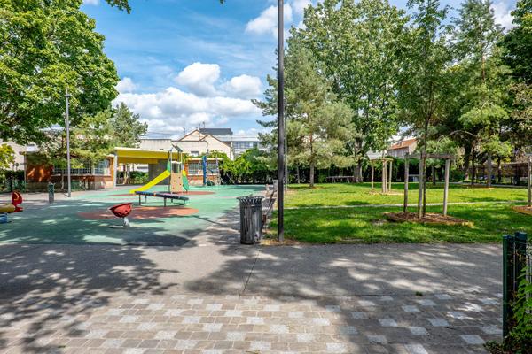 Appartement Saint Ouen Sur Seine 4 pièce(s) 118.48 m2, avec pièce de vie de 62m², terrasse de 45m² et cave de 28m² !