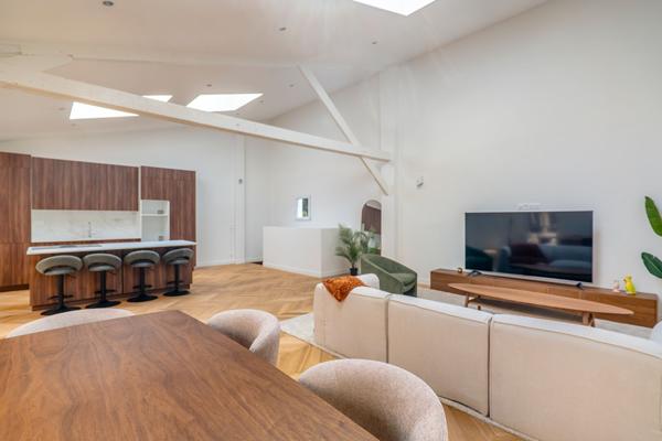 Appartement Saint Ouen Sur Seine 4 pièce(s) 118.48 m2, avec pièce de vie de 62m², terrasse de 45m² et cave de 28m² !