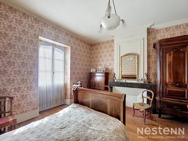 A Vendre Maison de ville en pierre de 176 m² avec terrasse et garage au coeur de Valence sur Baïse