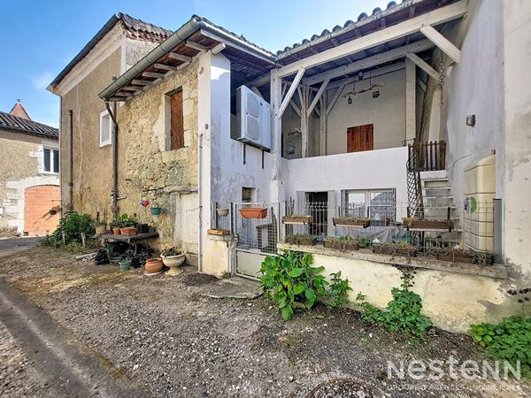 A Vendre Maison de ville en pierre de 176 m² avec terrasse et garage au coeur de Valence sur Baïse