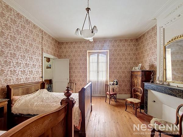 A Vendre Maison de ville en pierre de 176 m² avec terrasse et garage au coeur de Valence sur Baïse