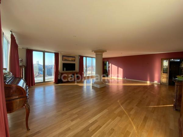 Appartement à vendre 5 pièces ROUBAIX (59) 131m², 2 chambres, bureau, terrasse 65m², garage.