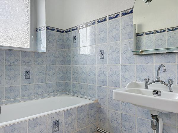 Immeuble à vendre à Briec - local commercial loué et appartement T4 loué avec cave