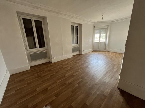 Immeuble à vendre 140 400 € Charenton-du-Cher 325 m² DPE E
