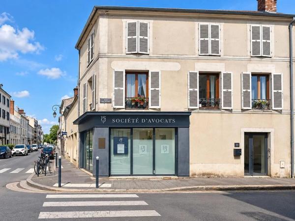 Vente                                                      Local commercial
                        
                                         162 m2                     à Fontainebleau