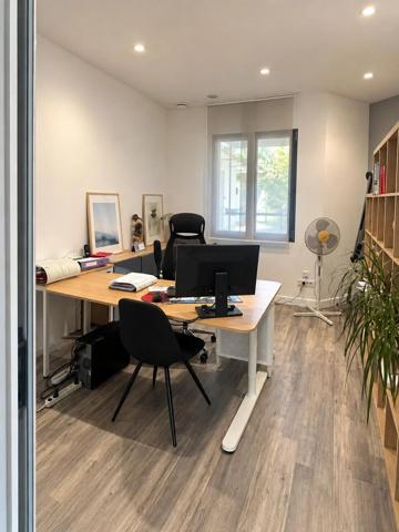 Vente                                                      Local commercial
                        
                                         162 m2                     à Fontainebleau