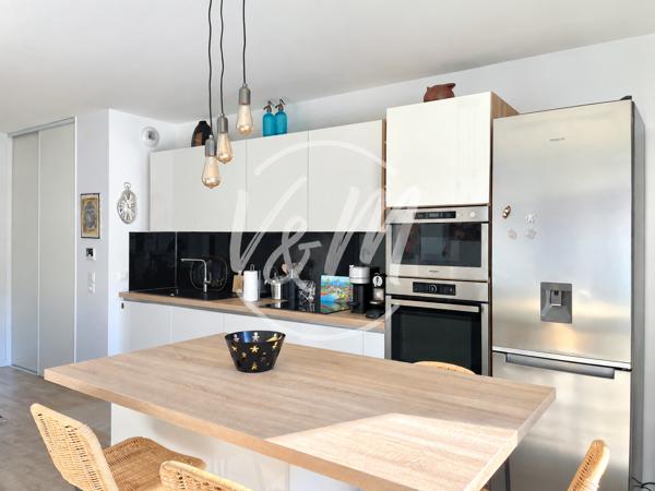 RARE! Appartement T2 récent avec terrasse plein sud et parking couvert à vendre proche de Biarritz Résidence de standing ANGLET