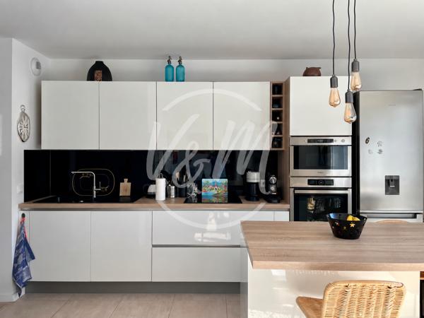 RARE! Appartement T2 récent avec terrasse plein sud et parking couvert à vendre proche de Biarritz Résidence de standing ANGLET