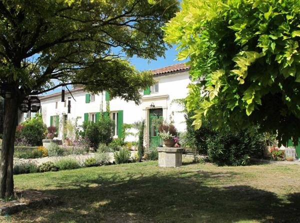 LONGERE DU 19EME DE 500M² SUR UN TERRAIN DE 2295M²