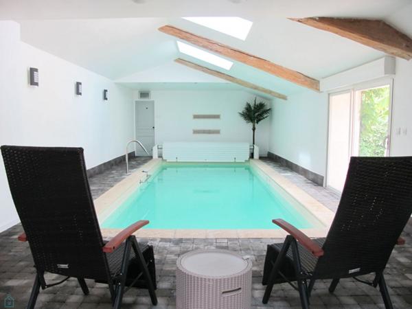 LONGERE DU 19EME DE 500M² SUR UN TERRAIN DE 2295M²