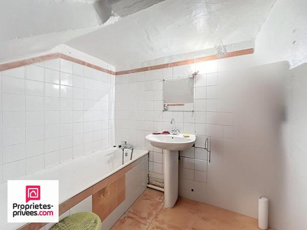 RIANS IMMEUBLE AVEC 4 LOGEMENTS +  LOCAL LOUES