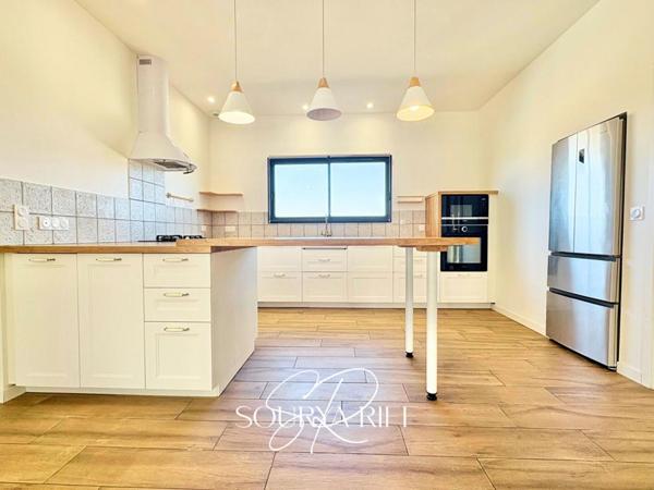 EN EXCLUSIVITE - PLAIN PIED - 4 CHAMBRES DONT UNE SUITE -- GARAGE - PISCINE