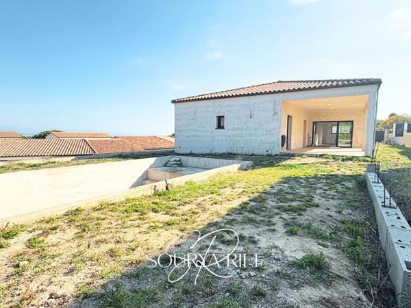 EN EXCLUSIVITE - PLAIN PIED - 4 CHAMBRES DONT UNE SUITE -- GARAGE - PISCINE