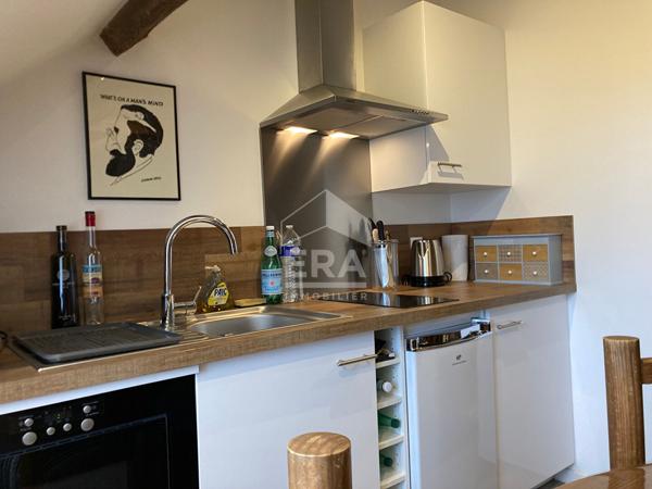 APPARTEMENT F1 / STUDIO MEUBLE A LOUER EN COURTE DUREE - A BLOIS - BELLES PRESTATIONS - VUE SUR CHÂTEAU & LOIRE