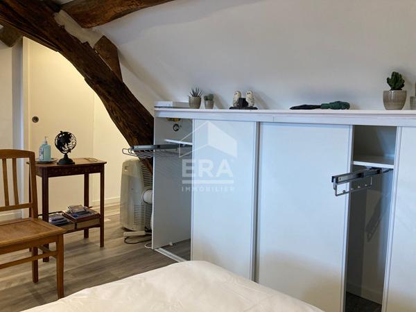 APPARTEMENT F1 / STUDIO MEUBLE A LOUER EN COURTE DUREE - A BLOIS - BELLES PRESTATIONS - VUE SUR CHÂTEAU & LOIRE