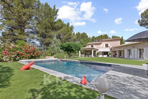PROPRIETE T5 SUR TERRAIN DE 6000 M2 AVEC PISCINE ET POOL HOUSE