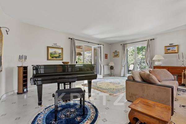 PROPRIETE T5 SUR TERRAIN DE 6000 M2 AVEC PISCINE ET POOL HOUSE