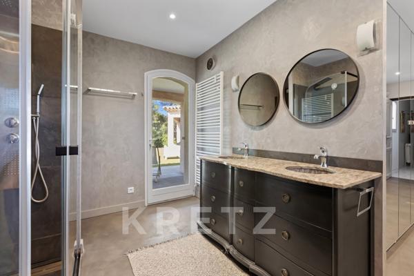 PROPRIETE T5 SUR TERRAIN DE 6000 M2 AVEC PISCINE ET POOL HOUSE