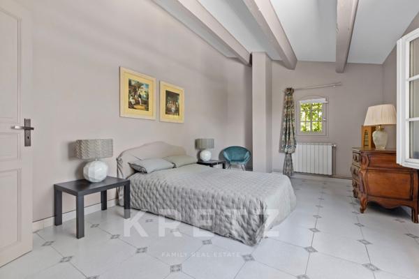 PROPRIETE T5 SUR TERRAIN DE 6000 M2 AVEC PISCINE ET POOL HOUSE