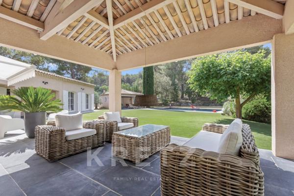 PROPRIETE T5 SUR TERRAIN DE 6000 M2 AVEC PISCINE ET POOL HOUSE