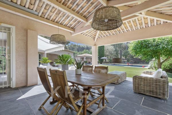 PROPRIETE T5 SUR TERRAIN DE 6000 M2 AVEC PISCINE ET POOL HOUSE