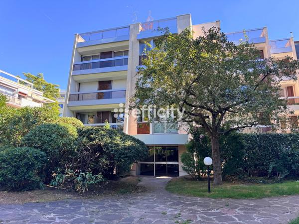 Appartement
         3 pièces
        - 82 m² Bien prestige 890 000 € *