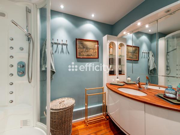 Appartement
         3 pièces
        - 82 m² Bien prestige 890 000 € *