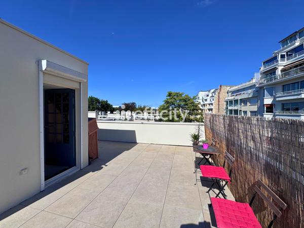 Appartement
         3 pièces
        - 82 m² Bien prestige 890 000 € *