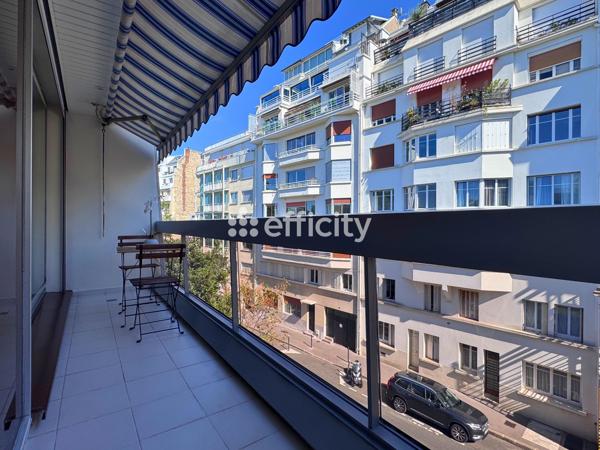Appartement
         3 pièces
        - 82 m² Bien prestige 890 000 € *